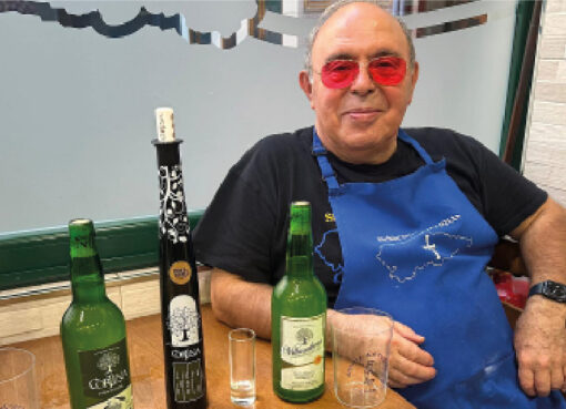 sidre de xelu n’Asturies, sidre Cortina, Sidrería Asturies chigre, chigre en Xixón, gastronomía de chigre n’Asturies, formats de sidre non escanciaos, playa San Lorenzo Xixón, SISGA 2025, carbónicu natural na sidre, tradición sidrera asturiana