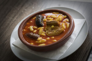 La fabada ye'l platu por escelencia de la gastronomía asturiana