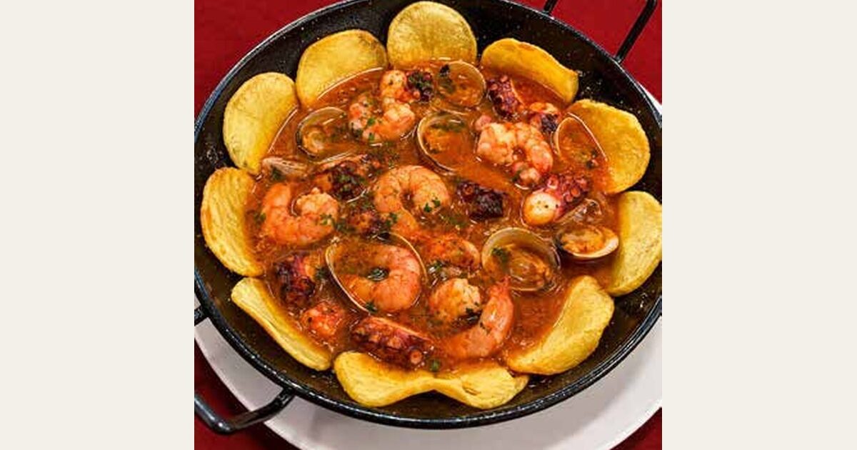 Pulpo con almejas, langostinos y patatas en la Sidrería Cabruñana de Avilés