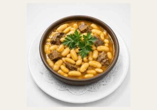 Plato de fabes con jabalí en La Fumiosa de Morea