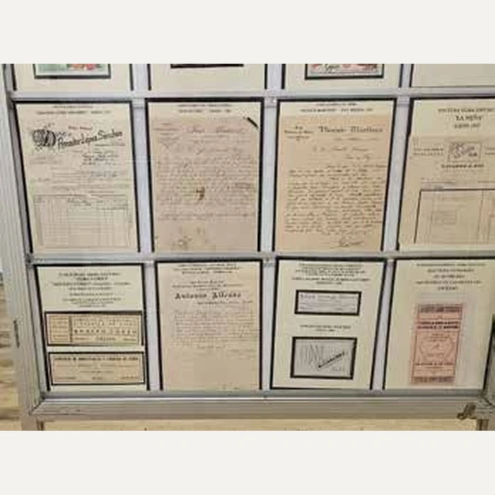Factures y documentos históricos de la coleición La Sidra de Papel