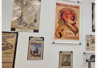 Cartelos históricos de sidre na coleición La Sidra de Papel