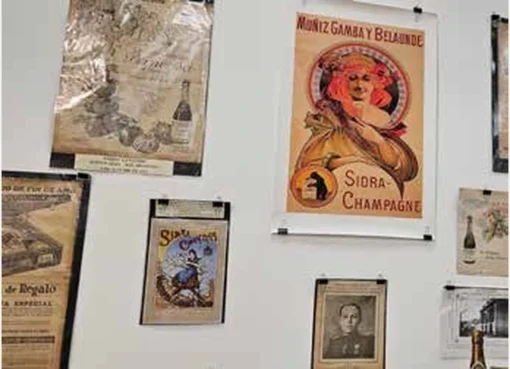 Cartelos históricos de sidre na coleición La Sidra de Papel