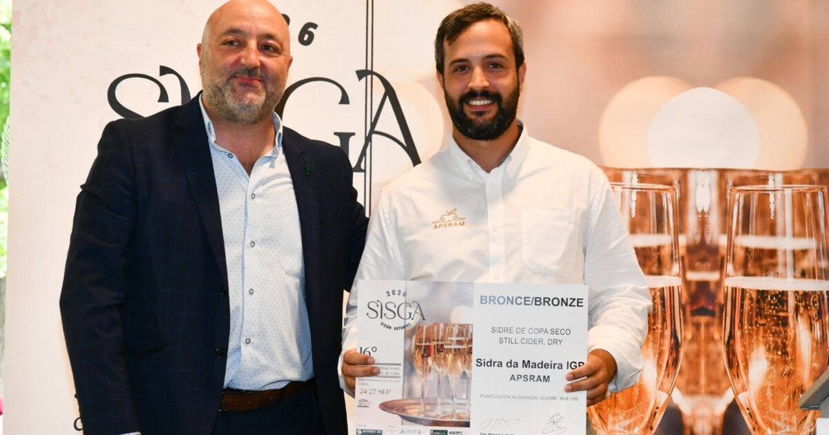 Entrega del diploma de bronce a Sidra da Madeira IGP, d’APSRAM, nel SISGA 2026.