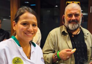 Presentación y degustación de Cabrales na Montera Picona de Ramón, en Xixón