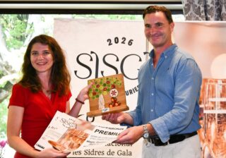 Two people holding a trophy and certificates at the SISGA 2026 Awards ceremony.