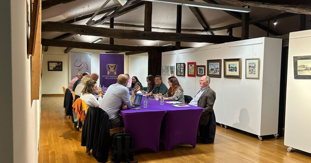 Reunión del xuráu de «Sidra de Autor» na Casa de los Hevia, Villaviciosa. Semeya facilitada pola organización.