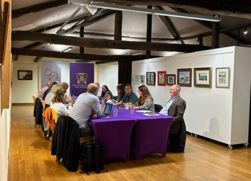 Reunión del xuráu de «Sidra de Autor» na Casa de los Hevia, Villaviciosa. Semeya facilitada pola organización.