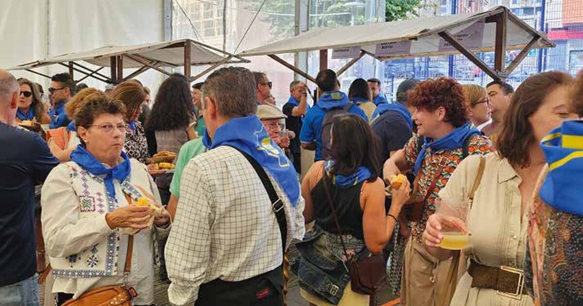 Públicu nel Concursu de Sidre Casero de Gozón nel Parque Zapardel